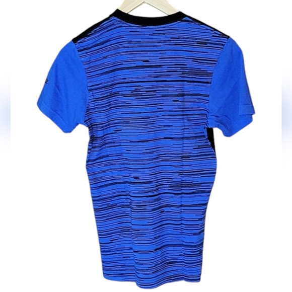 Men's Nike Slim Fit Two-Toned Black Blue Short Sleeve T-Shirt, Size Small - Picture 2 of 4